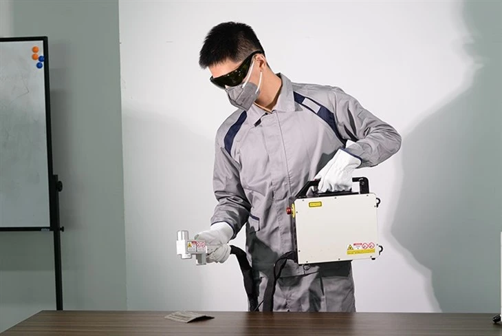 100w-Backpack Laser Cleaning Machine